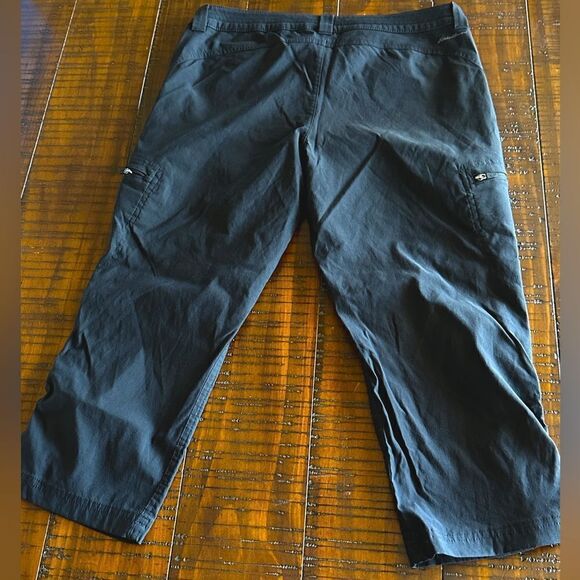 Eddie Bauer First ascent black capri pants 6 - Picture 4 of 5